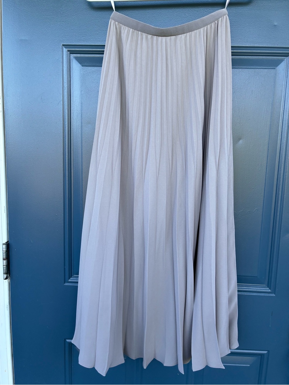 Uniqlo Pleated Maxi Skirt in Light Gray